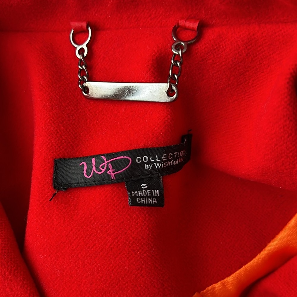 Red jacket - Picture 2 of 3